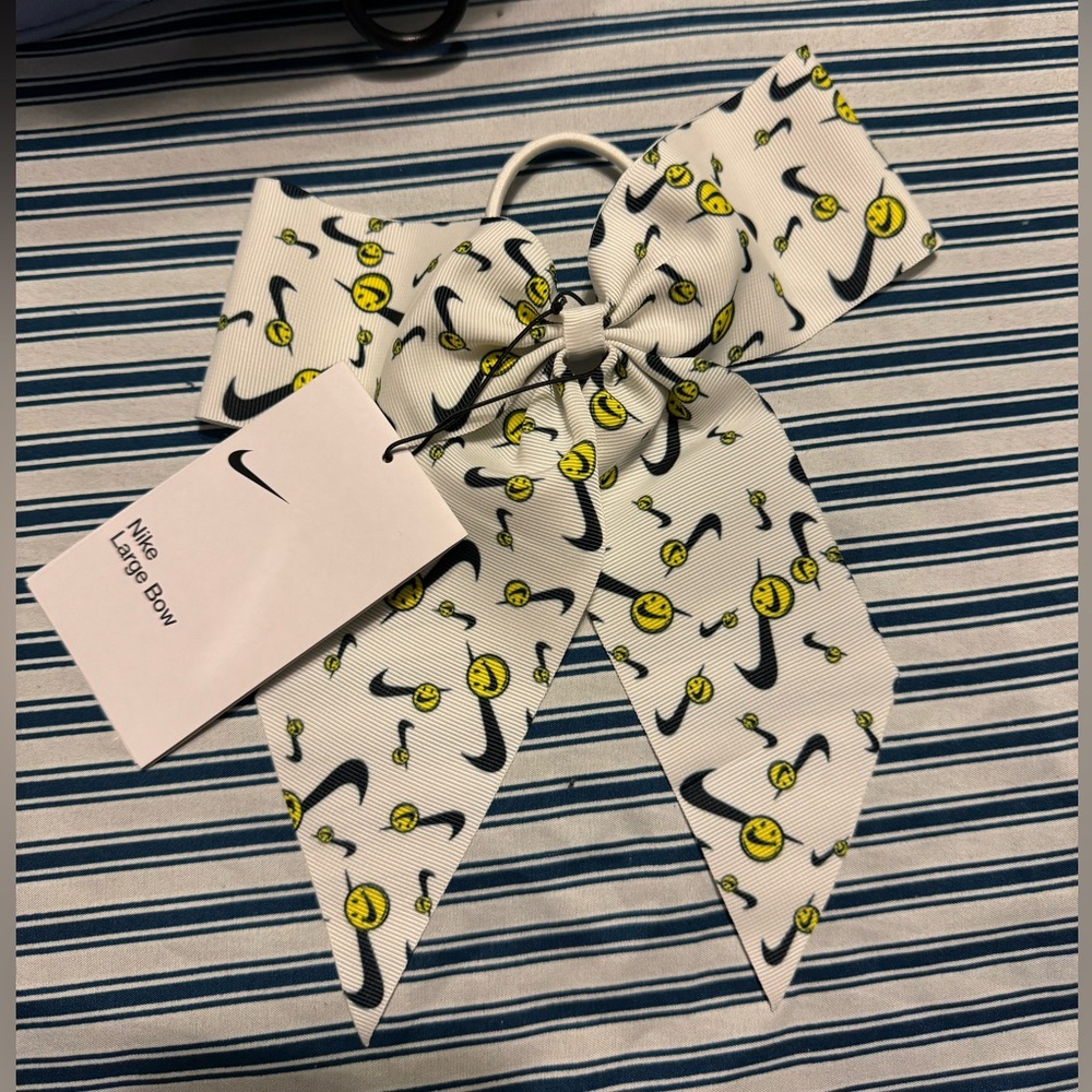 Nike Large Bow